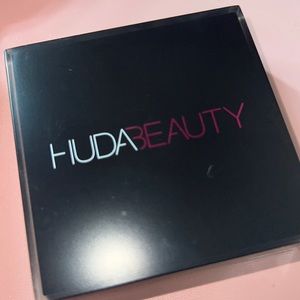 Tantour Huda Beauty